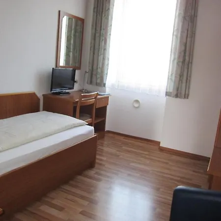 Hotel Voeslauerhof